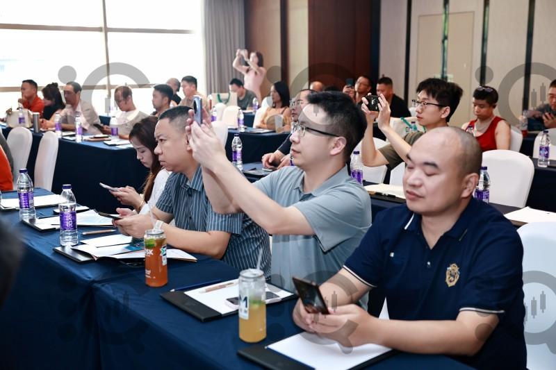 汇客查2025全国线下交易技术峰会重庆站圆满落幕！干货、机遇与惊喜全程拉满